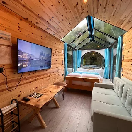 Moon River Bed & Breakfast *